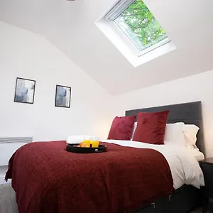 Apartment The Den - King Bed, 5 Min Walk To Centre