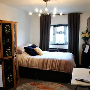  Apartment En-suite Studio Room, Free Parking, Short & Long For Work Or Leisure