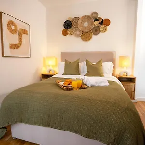  Apartment Boho Style - King Bed, Central, Super Fast Wi-fi