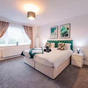 7 Beds - Spacious - Free Parking Cardiff